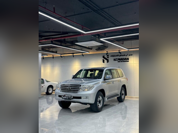 Toyota  Land Cruiser  VXR  2008  Automatic  343,000 Km  8 Cylinder  Four Wheel Drive (4WD)  SUV  Silver