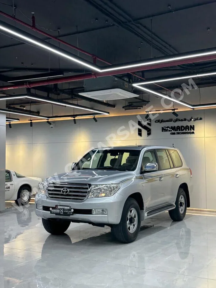 تويوتا  لاند كروزر  في اكس ار  2008  اوتوماتيك  343,000 كم  8 سلندر  دفع رباعي  اس يو في  فضي