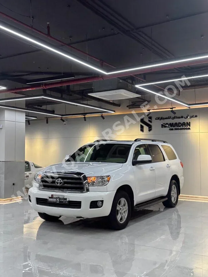 تويوتا سكويا 2013 اوتوماتيك 320,000 كم 8 سلندر دفع رباعي اس يو في أبيض