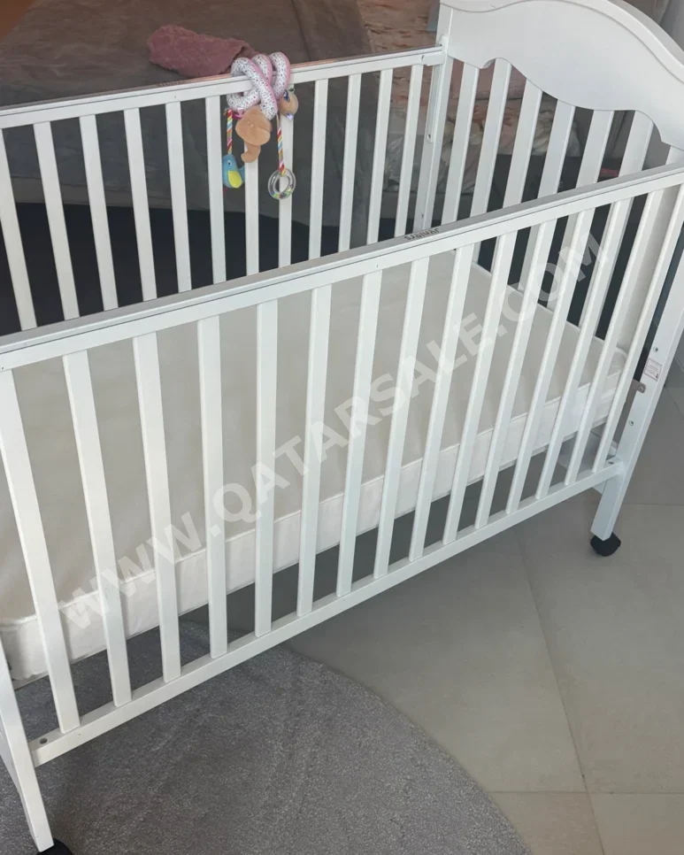 أسّرة الأطفال - سرير طفل رضيع  - أبيض
