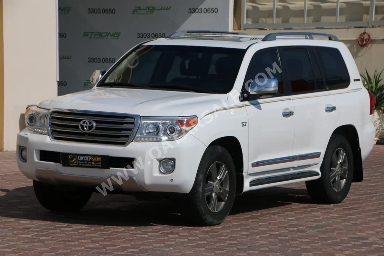 تويوتا  لاند كروزر  في اكس ار  2015  اوتوماتيك  424,000 كم  8 سلندر  دفع رباعي  اس يو في  أبيض