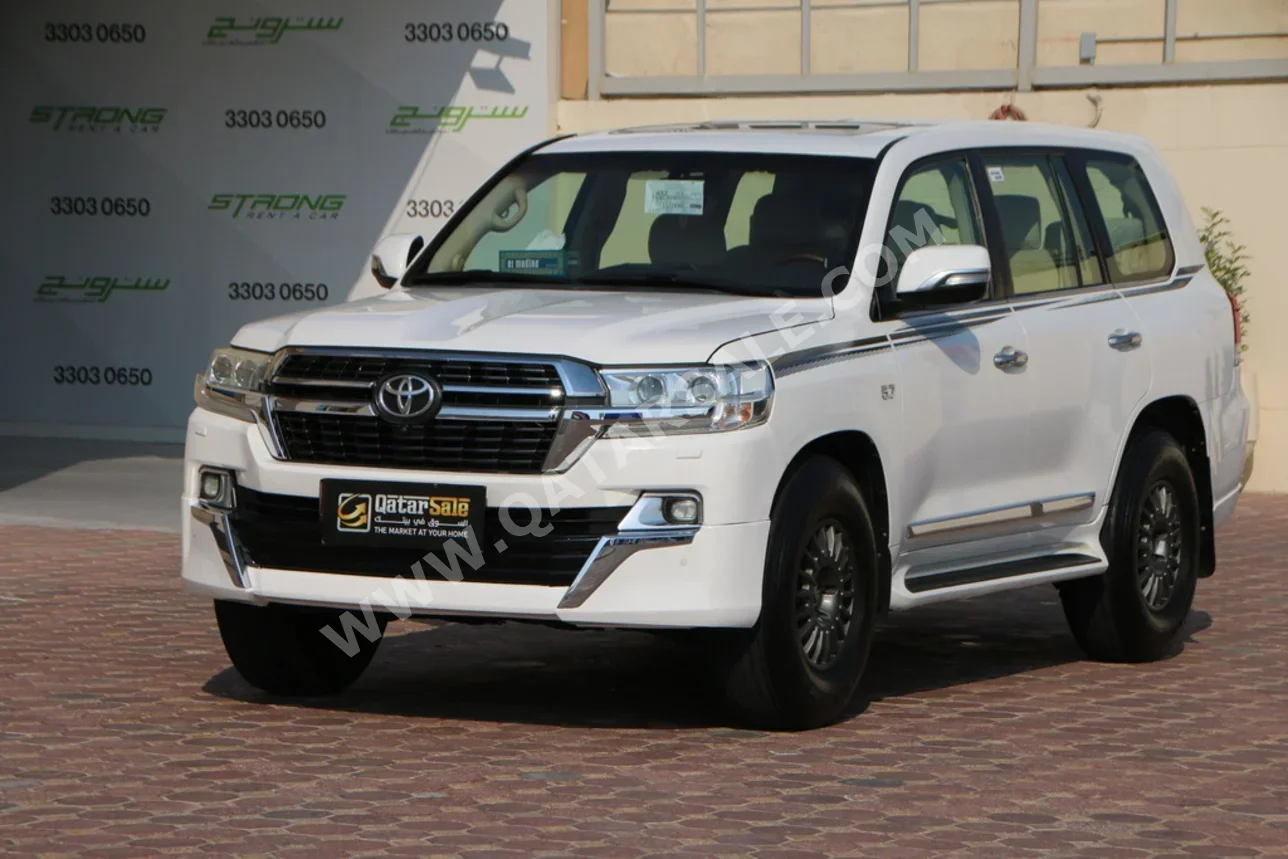 تويوتا لاند كروزر في اكس ار 2016 اوتوماتيك 410,000 كم 8 سلندر دفع رباعي اس يو في أبيض