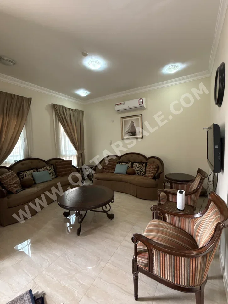 الأرائك والكنب والكراسي مايداس  - قماش  - أخضر  - مع طاولة  وطاولات جانبية