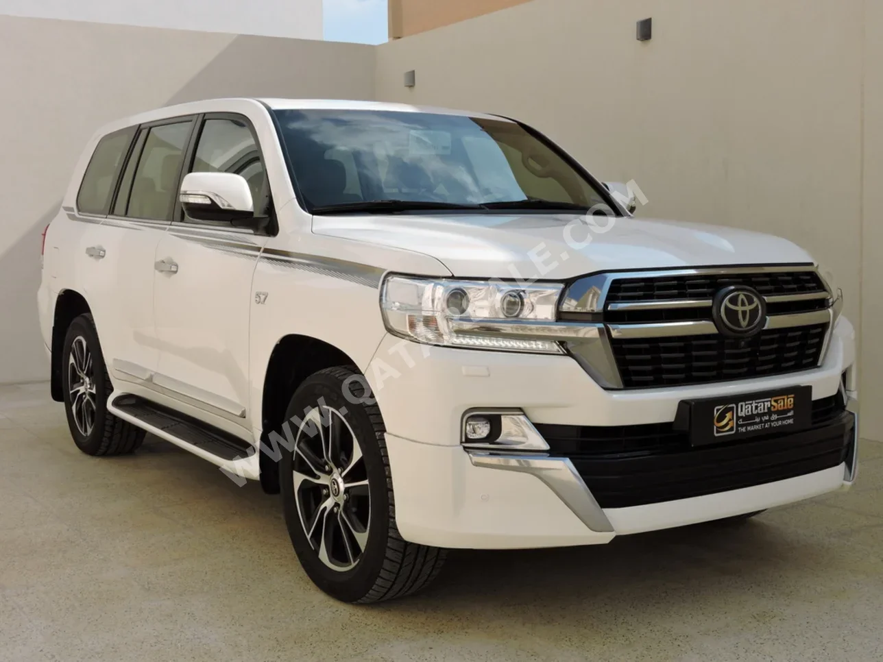تويوتا  لاند كروزر  في اكس ار  2021  اوتوماتيك  88,900 كم  8 سلندر  دفع رباعي  اس يو في  أبيض  تحت الضمان