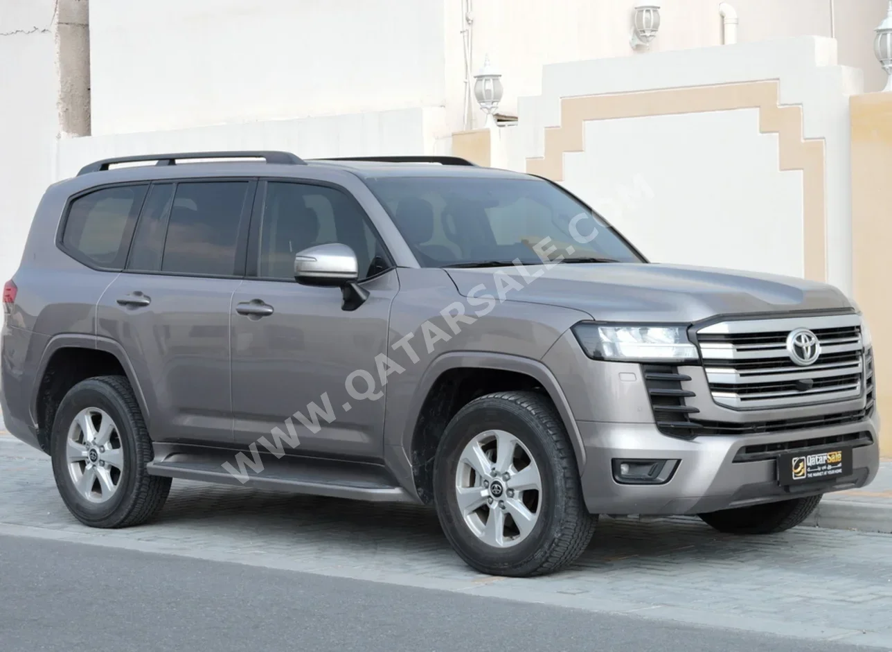تويوتا  لاند كروزر  جي اكس ار توين توربو  2023  اوتوماتيك  62,000 كم  6 سلندر  دفع رباعي  اس يو في  ذهبي  تحت الضمان