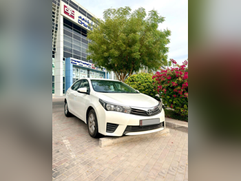 تويوتا  كورولا  ال اي  2015  اوتوماتيك  170,000 كم  4 سلندر  سحب امامي  سيدان  أبيض