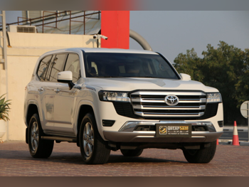 Toyota  Land Cruiser  GXR  2022  Automatic  64,000 Km  6 Cylinder  Four Wheel Drive (4WD)  SUV  White  With Warranty