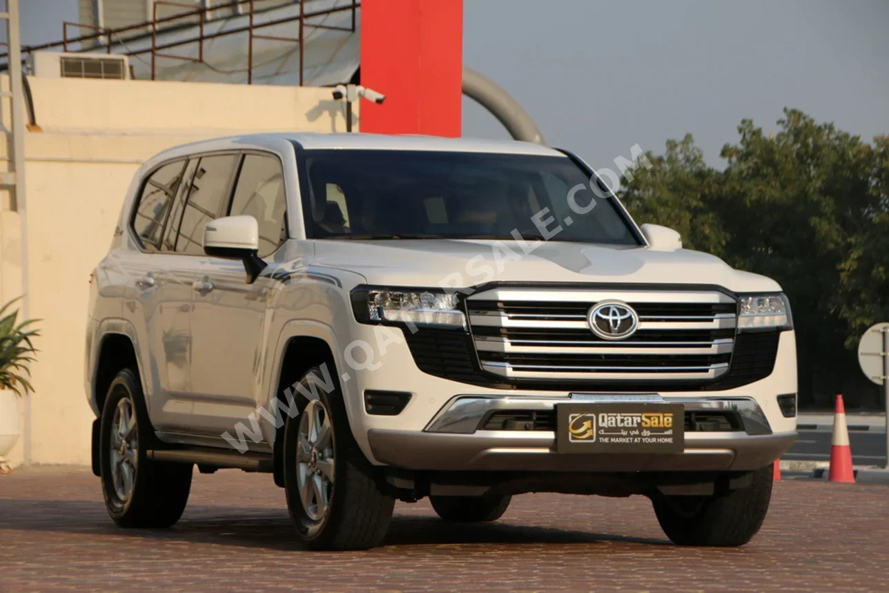 تويوتا  لاند كروزر  جي اكس ار  2022  اوتوماتيك  64,000 كم  6 سلندر  دفع رباعي  اس يو في  أبيض  تحت الضمان