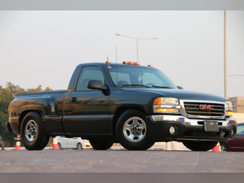 Chevrolet  Silverado  2005  Automatic  226,000 Km  8 Cylinder  Four Wheel Drive (4WD)  Pick Up  Gray