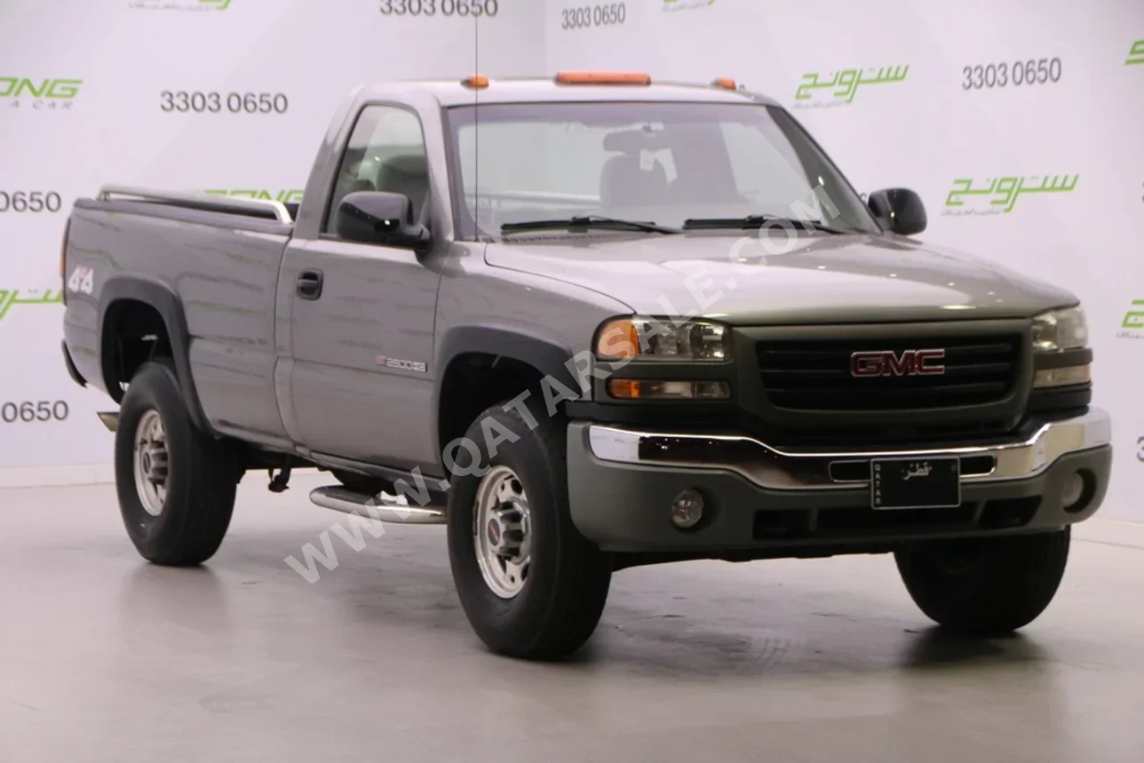 جي ام سي سييرا 2500 HD 2007 عادي 137,000 كم 8 سلندر دفع رباعي بيكب رمادي