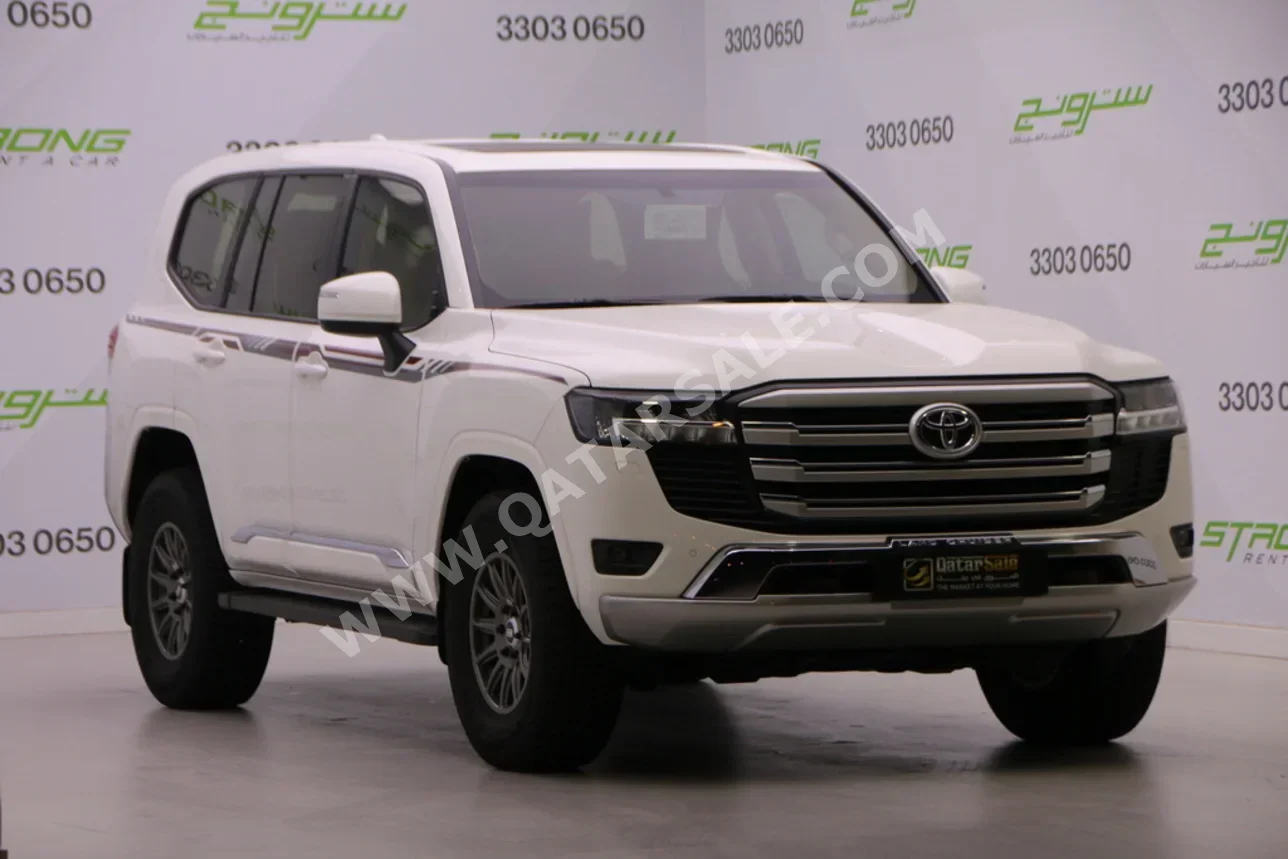 تويوتا  لاند كروزر  جي اكس ار  2025  اوتوماتيك  13,500 كم  6 سلندر  دفع رباعي  اس يو في  أبيض  تحت الضمان