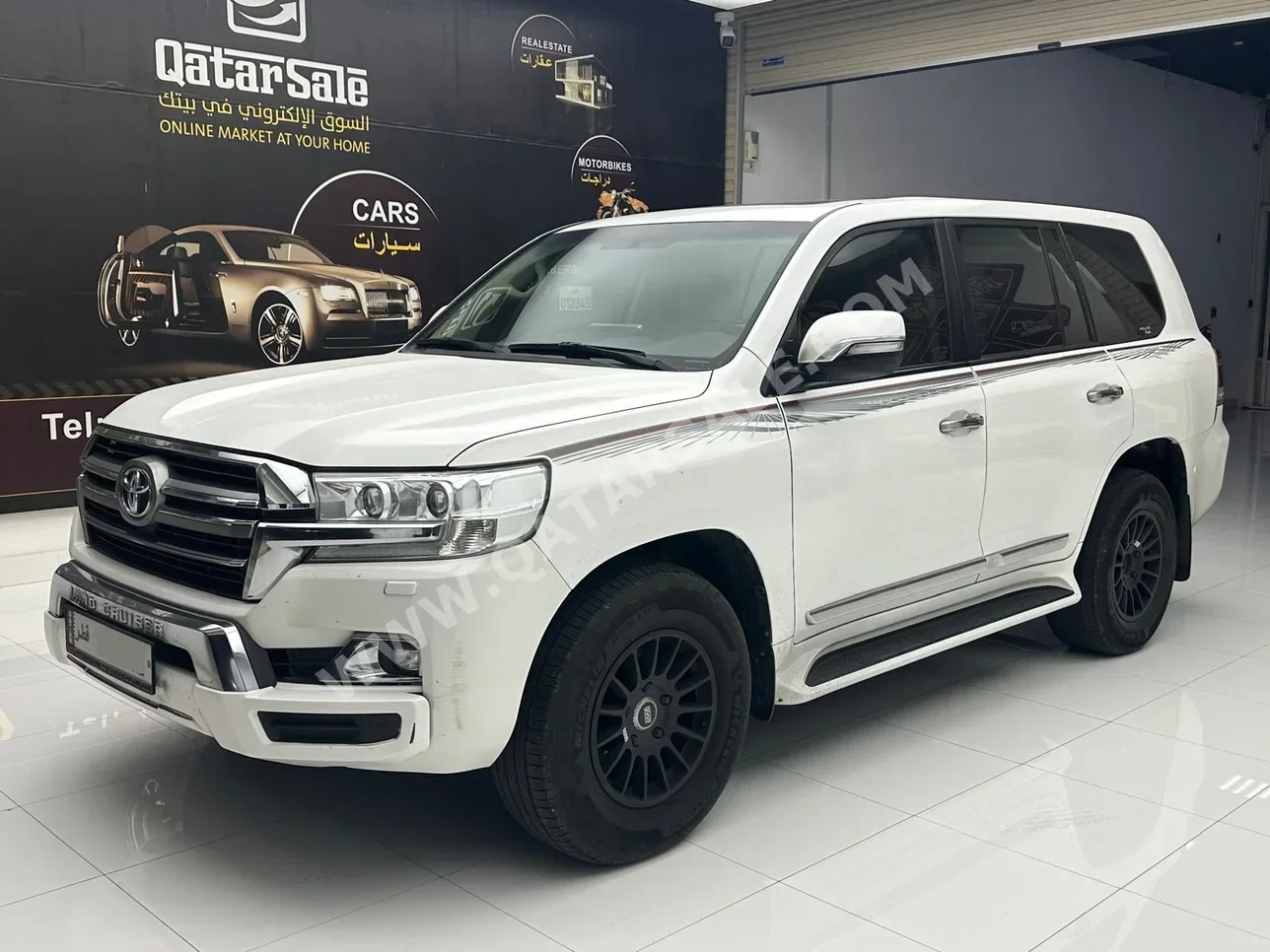 تويوتا  لاند كروزر  جي اكس ار  2019  اوتوماتيك  279,000 كم  8 سلندر  دفع رباعي  اس يو في  أبيض