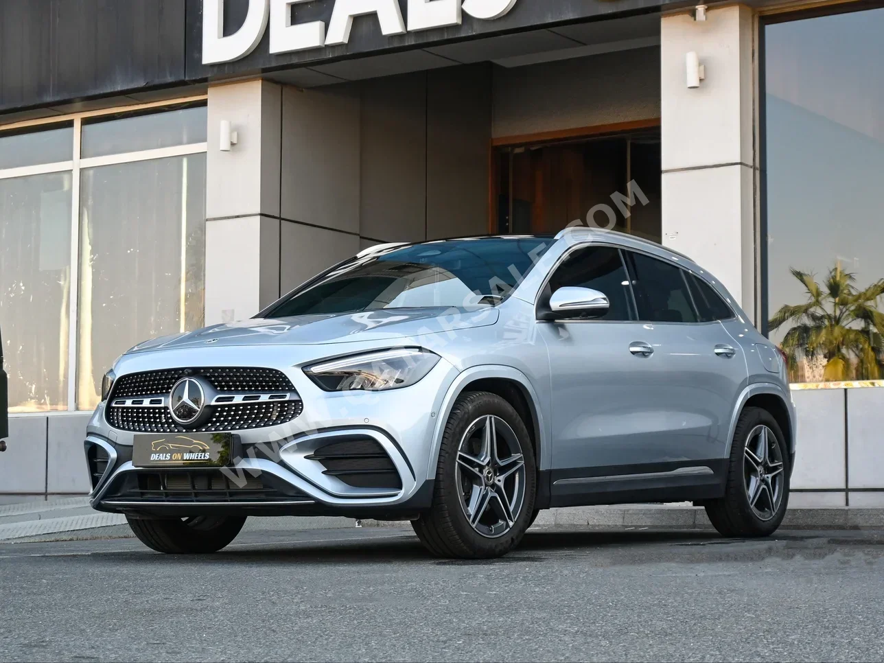 Mercedes-Benz GLA 200 2025 Automatic 2,500 Km 4 Cylinder Front Wheel Drive (FWD) SUV Gray With Warranty