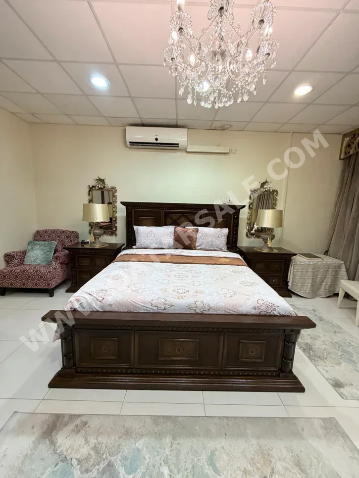 أطقم غرف نوم - هوم سينتر  - طقم مكون من 5 قطع  - بنى