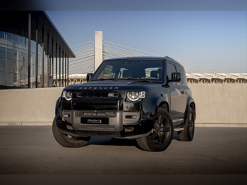 لاند روفر  ديفيندر  90  2023  اوتوماتيك  50,000 كم  4 سلندر  دفع رباعي  اس يو في  أسود  تحت الضمان