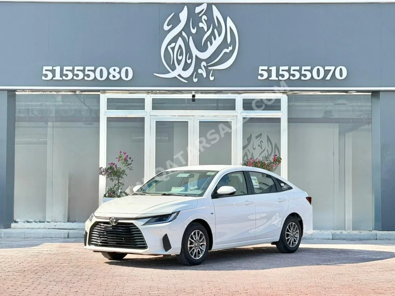 تويوتا  ياريس  2026  اوتوماتيك  1,000 كم  4 سلندر  سحب امامي  سيدان  أبيض  تحت الضمان