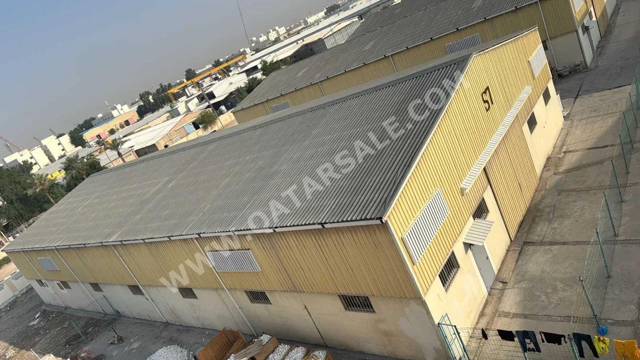 Warehouses & Stores - Al Rayyan - Industrial Area -Area Size: 800 Square Meter