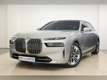 بي ام دبليو  الفئة - السابعة  735 اي  2023  اوتوماتيك  32,600 كم  6 سلندر  دفع خلفي  سيدان  فضي  تحت الضمان