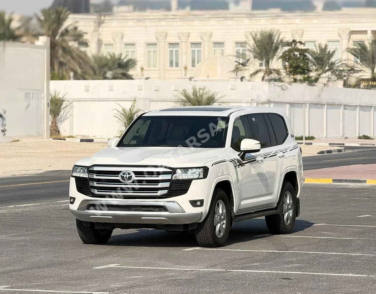 تويوتا  لاند كروزر  جي اكس ار توين توربو  2022  اوتوماتيك  41,000 كم  6 سلندر  دفع رباعي  اس يو في  أبيض