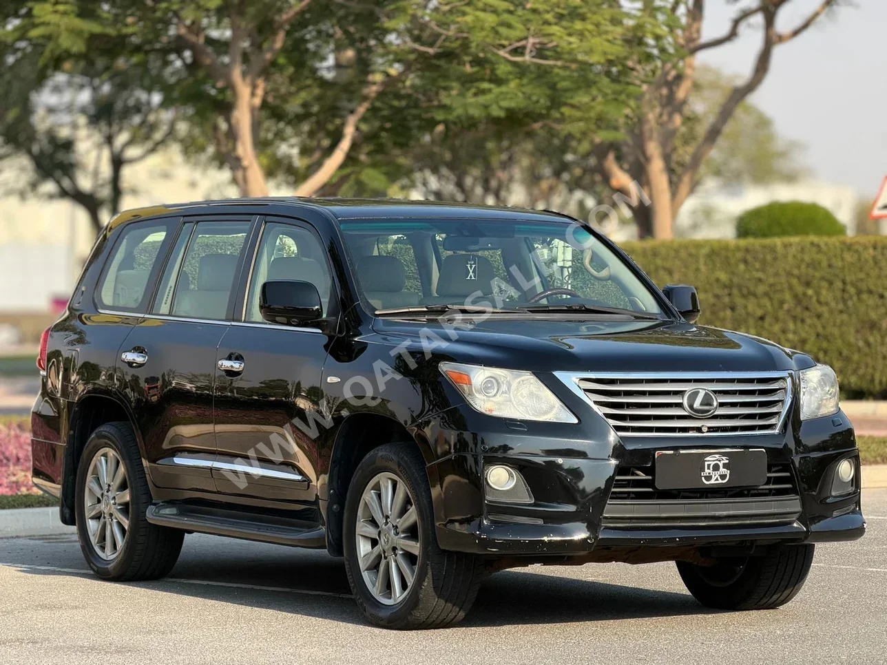 لكزس ال اكس 570 2011 اوتوماتيك 295,000 كم 8 سلندر دفع رباعي اس يو في أسود