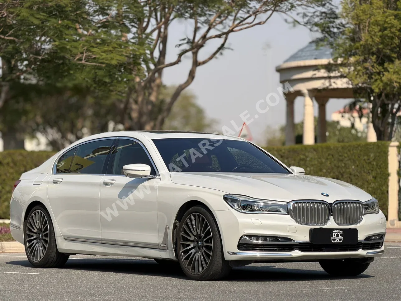بي ام دبليو  الفئة - السابعة  750 Li  2016  اوتوماتيك  93,000 كم  8 سلندر  دفع خلفي  سيدان  أبيض