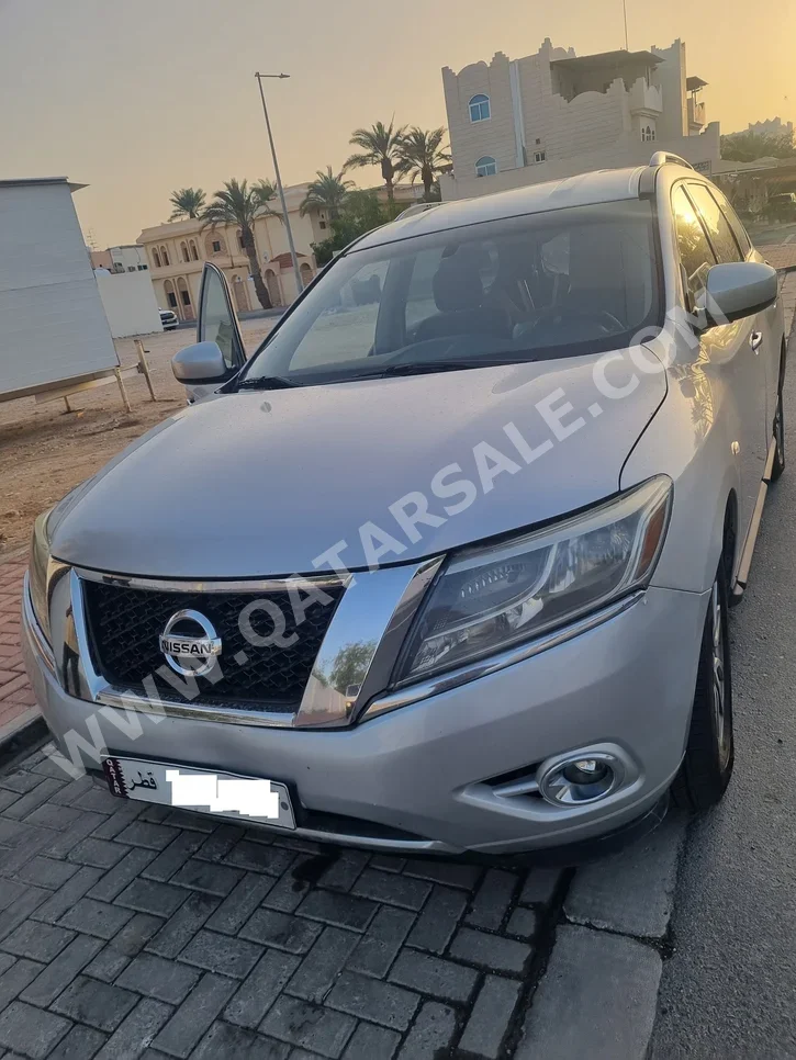 Nissan  Pathfinder  SV  2013  Automatic  187,000 Km  6 Cylinder  SUV  Silver