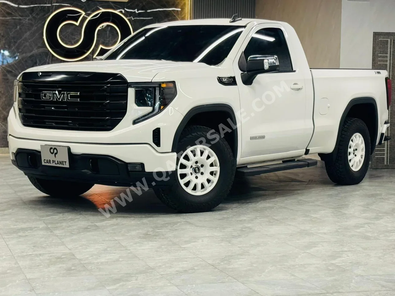 جي ام سي سييرا اليفيشن 2023 اوتوماتيك 128,000 كم 8 سلندر دفع رباعي بيكب أبيض