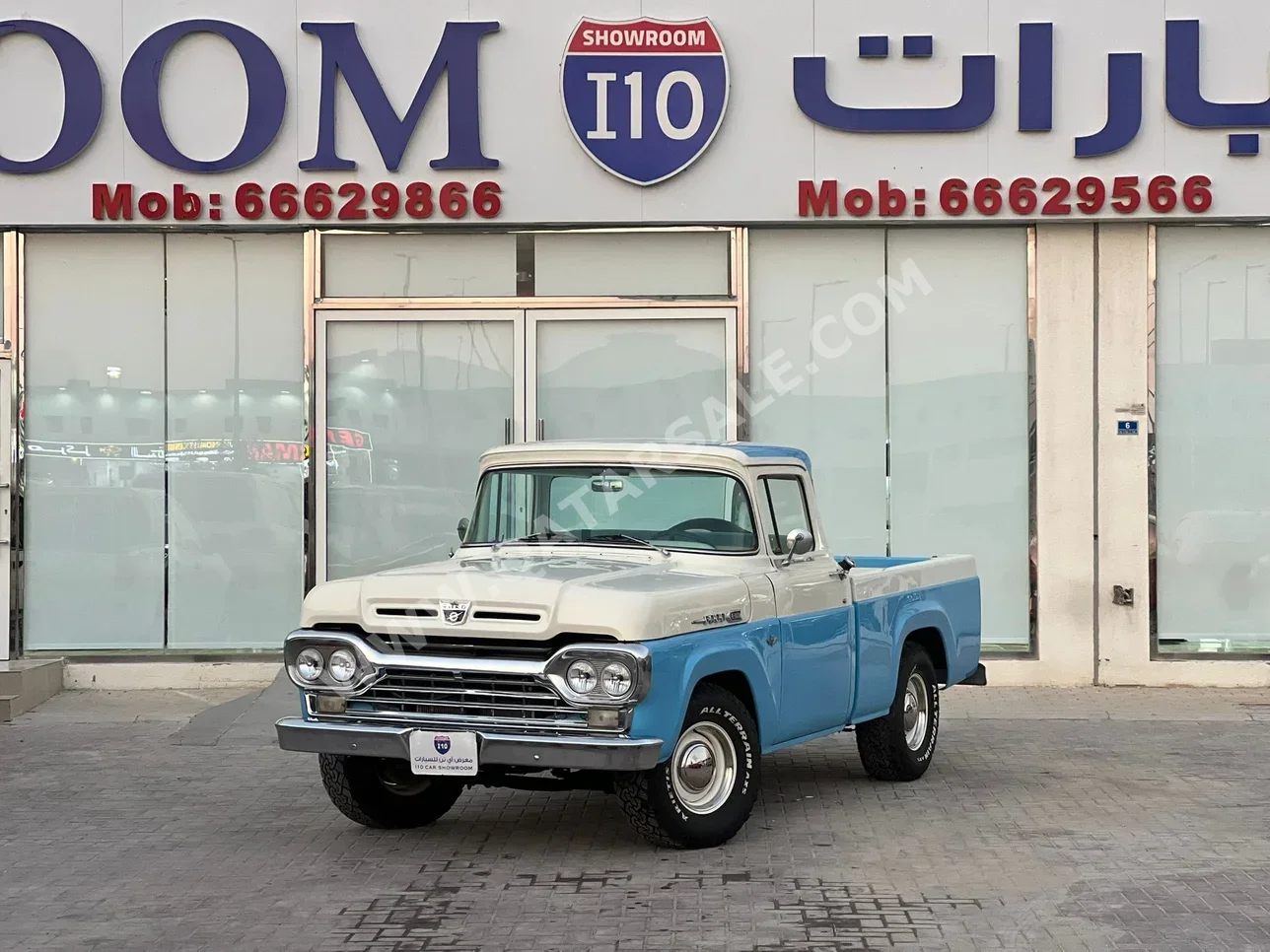 فورد  كلاسيك  1960  اوتوماتيك  90,000 كم  8 سلندر  دفع خلفي  سيدان  أزرق و أبيض