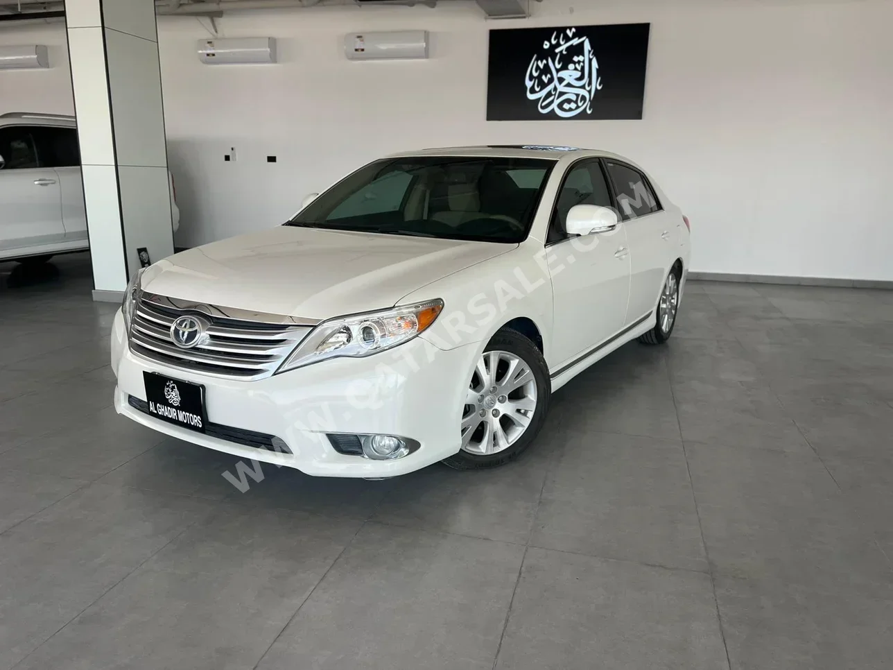 تويوتا  أفالون  اكس ال  2011  اوتوماتيك  12,000 كم  6 سلندر  دفع خلفي  سيدان  أبيض