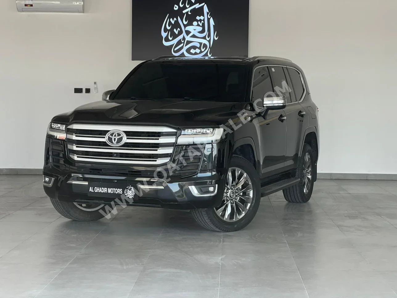 تويوتا  لاند كروزر  في اكس ار  2022  اوتوماتيك  62,000 كم  8 سلندر  دفع رباعي  اس يو في  أسود