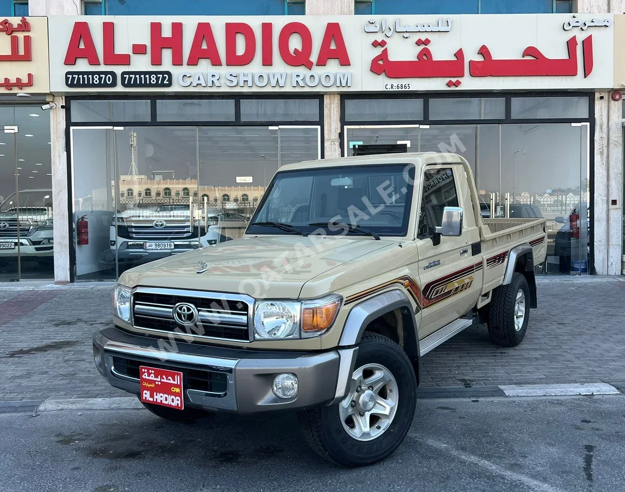 تويوتا  لاند كروزر  ال اكس  2022  عادي  67,000 كم  6 سلندر  دفع رباعي  بيكب  بيج