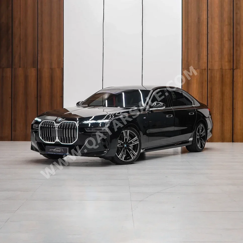 بي ام دبليو  الفئة - السابعة  760 اي  2025  اوتوماتيك  365 كم  8 سلندر  دفع كلي مستمر  سيدان  أسود  تحت الضمان