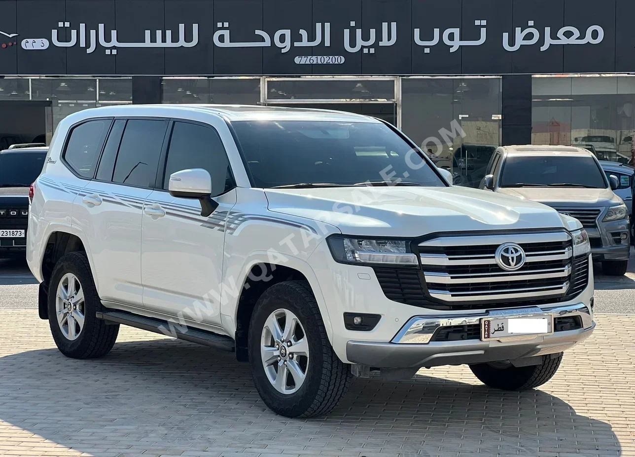 تويوتا  لاند كروزر  جي اكس ار  2022  اوتوماتيك  83,000 كم  6 سلندر  دفع رباعي  اس يو في  أبيض