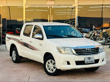 تويوتا  هاي لوكس  2012  اوتوماتيك  256,000 كم  4 سلندر  دفع رباعي  بيكب  أبيض