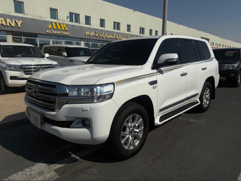 Toyota  Land Cruiser  VXR  2020  Automatic  240,000 Km  8 Cylinder  Four Wheel Drive (4WD)  SUV  White