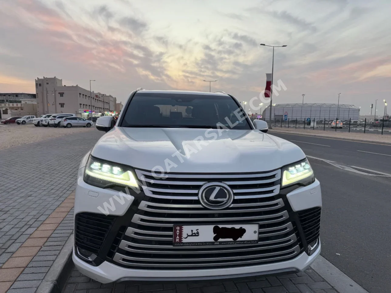 لكزس  ال اكس  600  2023  اوتوماتيك  73,000 كم  6 سلندر  دفع رباعي  اس يو في  أبيض  تحت الضمان