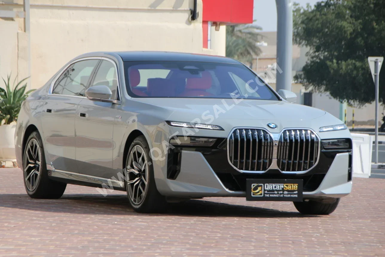 بي ام دبليو  الفئة - السابعة  740 Li  2023  اوتوماتيك  59,000 كم  6 سلندر  دفع خلفي  سيدان  رمادي ناردو  تحت الضمان