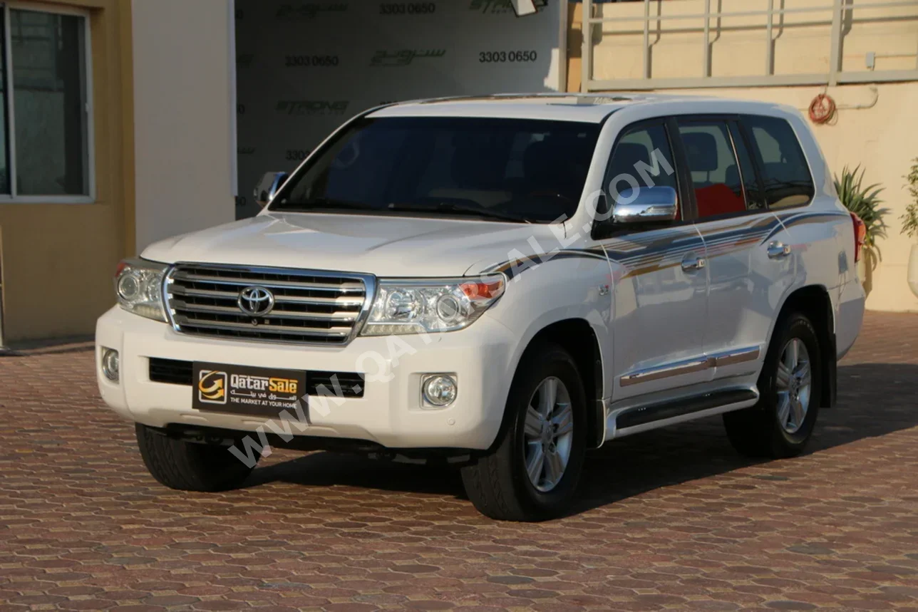 تويوتا  لاند كروزر  في اكس ار  2014  اوتوماتيك  279,000 كم  8 سلندر  دفع رباعي  اس يو في  أبيض