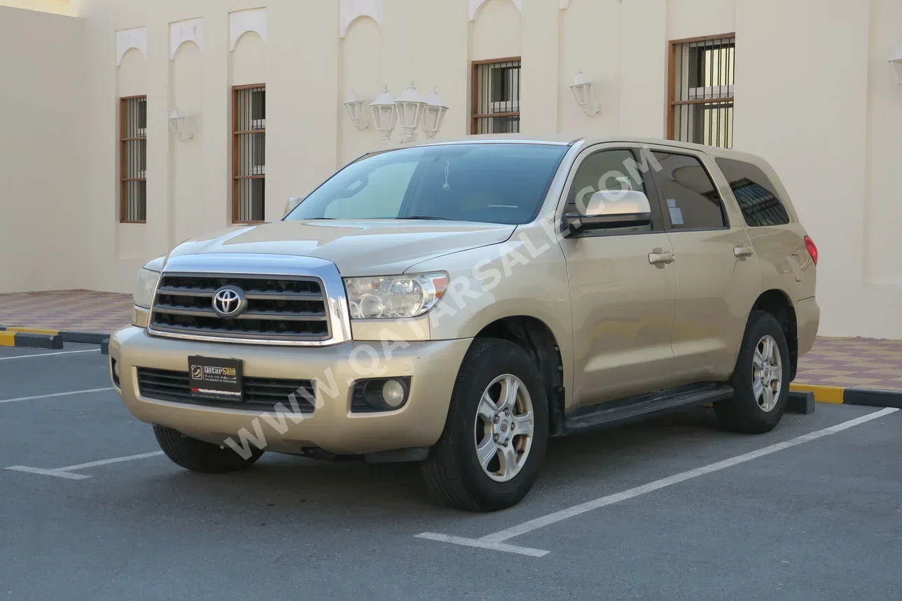 تويوتا سكويا 2015 اوتوماتيك 192,000 كم 8 سلندر دفع رباعي اس يو في ذهبي