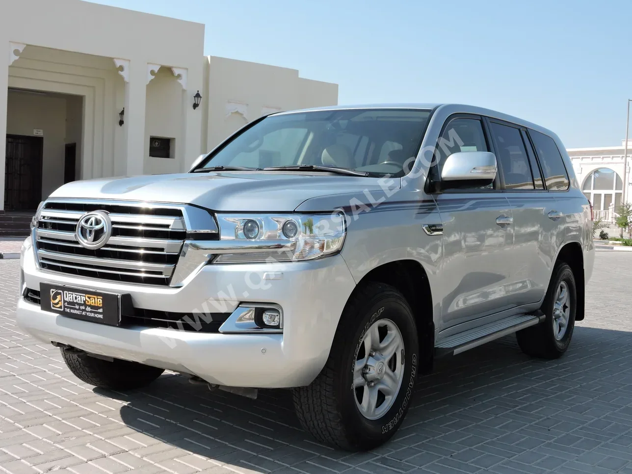 تويوتا  لاند كروزر  جي اكس ار  2020  اوتوماتيك  89,000 كم  6 سلندر  دفع رباعي  اس يو في  فضي