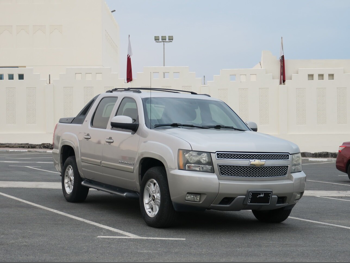 Chevrolet  Avalanche  Z71  2009  Automatic  154,000 Km  8 Cylinder  Four Wheel Drive (4WD)  Pick Up  Light Gold
