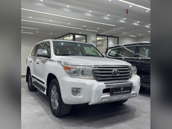 Toyota  Land Cruiser  GXR  2015  Automatic  342,000 Km  8 Cylinder  Four Wheel Drive (4WD)  SUV  White