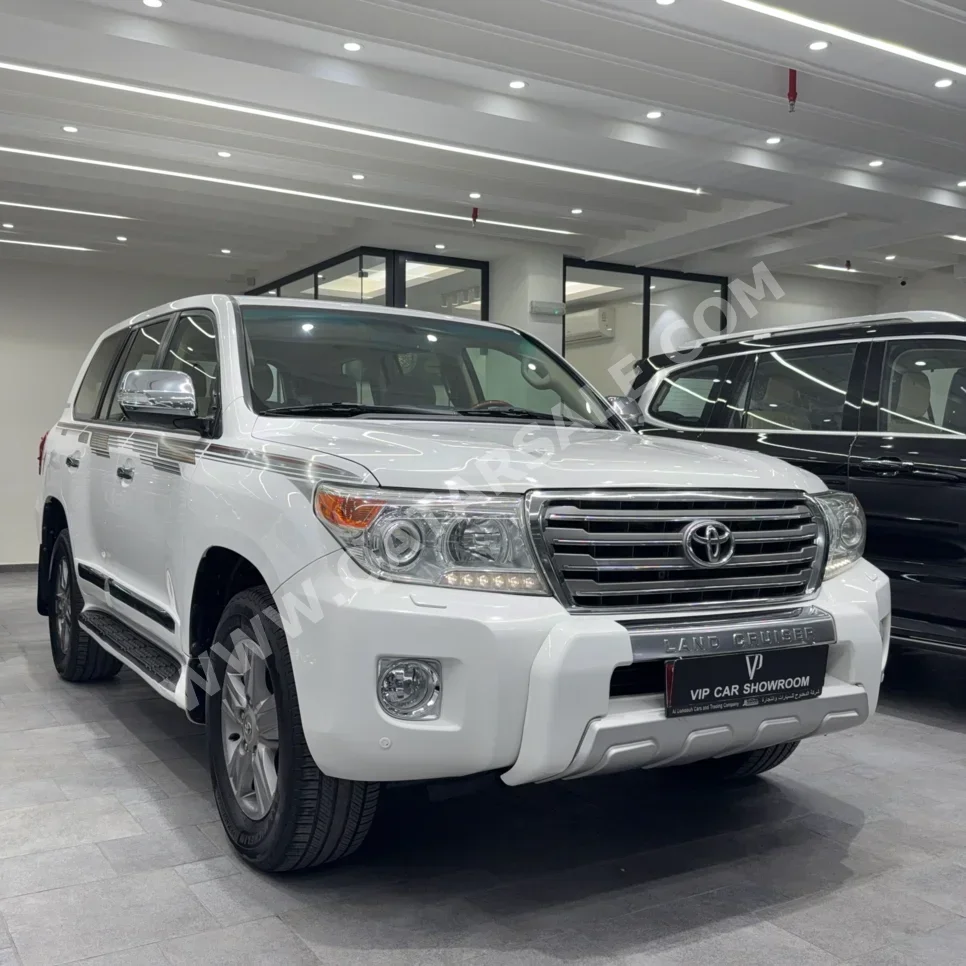 Toyota Land Cruiser GXR 2015 Automatic 342,000 Km 8 Cylinder Four Wheel Drive (4WD) SUV White