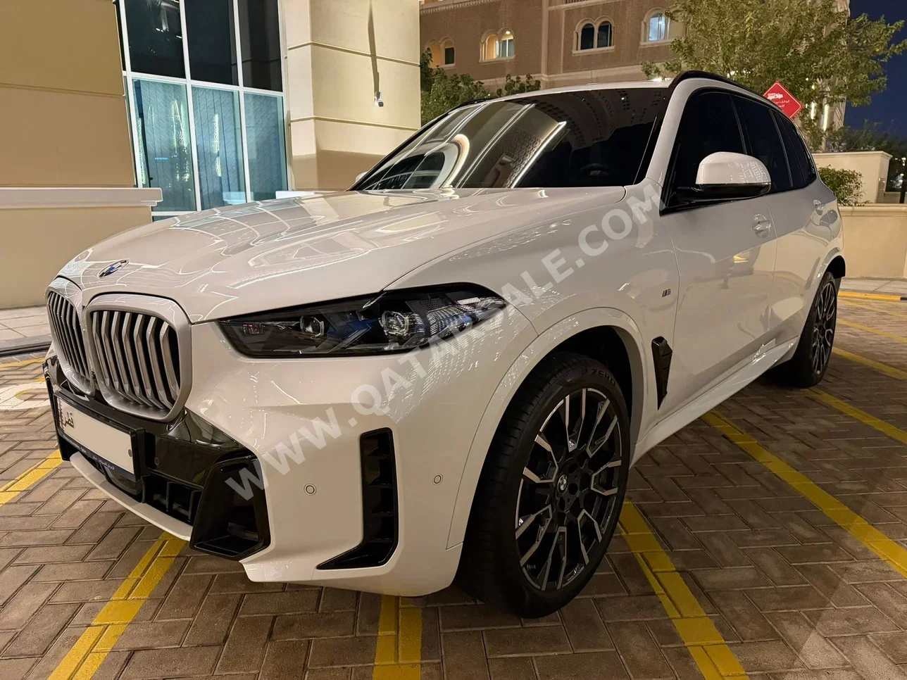 بي ام دبليو  الفئة - اكس  اكس 5  2024  اوتوماتيك  25,000 كم  6 سلندر  دفع رباعي  اس يو في  أبيض  تحت الضمان