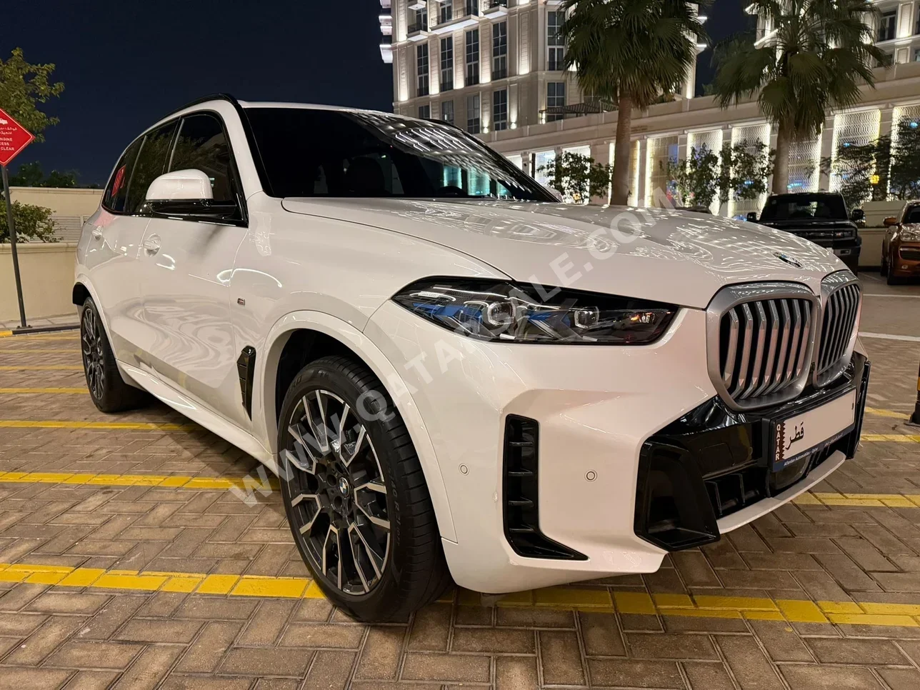 بي ام دبليو  الفئة - اكس  اكس 5  2024  اوتوماتيك  25,000 كم  6 سلندر  دفع رباعي  اس يو في  أبيض  تحت الضمان