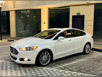 فورد  فيوشن  تيتانيوم  2016  اوتوماتيك  266,000 كم  4 سلندر  دفع خلفي  سيدان  أبيض لؤلؤي