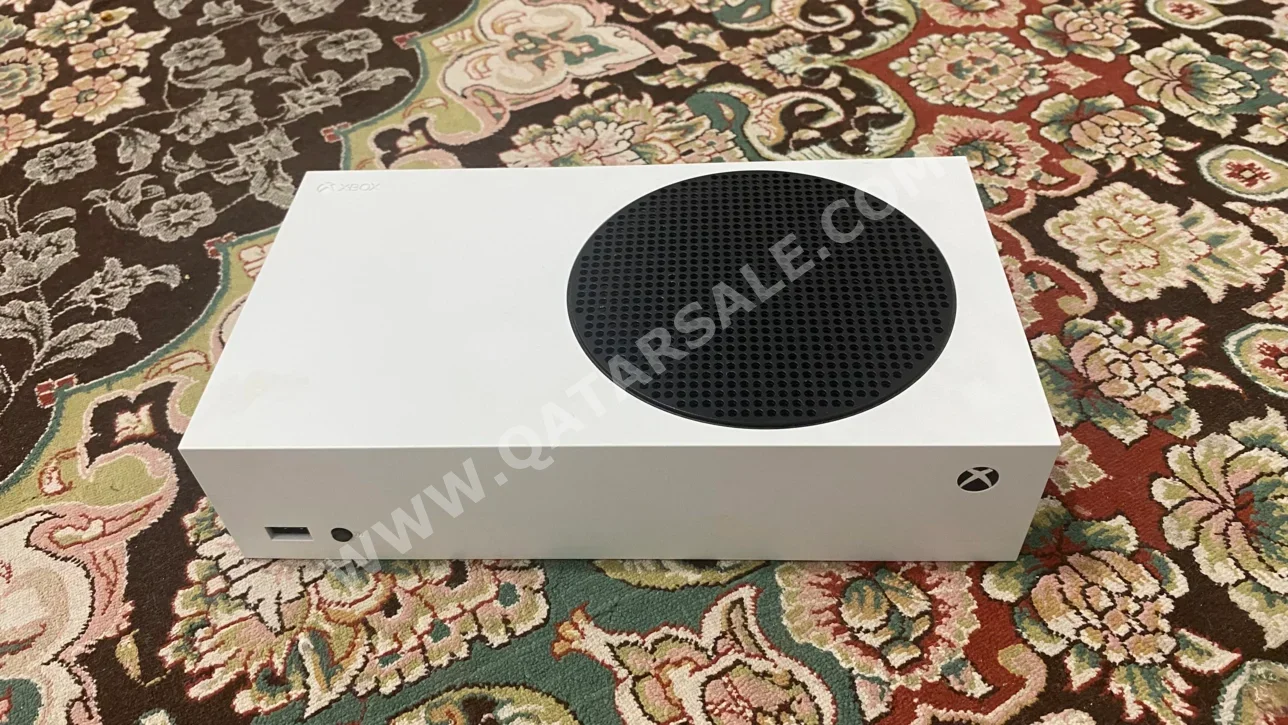 Video Games Consoles - Microsoft  - Xbox Series S  - 825 GB  -Included Controllers: 2