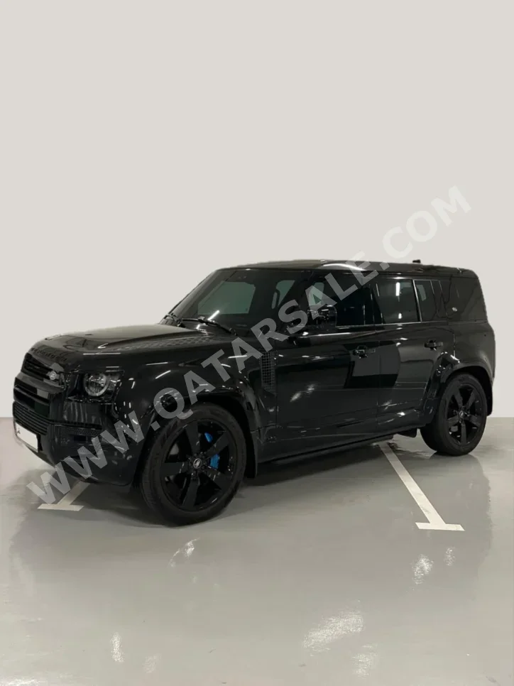 Land Rover  Defender  110 Bond Edition  2022  Automatic  31,000 Km  8 Cylinder  Four Wheel Drive (4WD)  SUV  Black  With Warranty