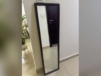 المرايا أسود