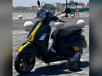 Vespa 300 GTS Racing Sixties - 2022 - Color Green